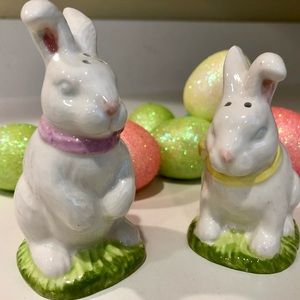 Vtg KMART Easter Bunny Salt & Pepper Shakers .  ADORABLE.  Hard to find item.